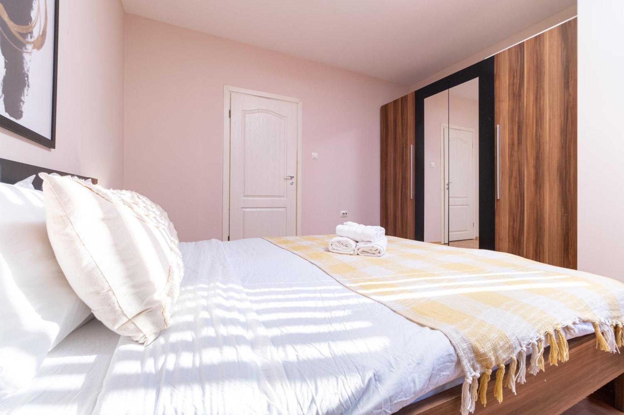 Comfortable 2Br Urban Getaway In City Center بلوفديف المظهر الخارجي الصورة